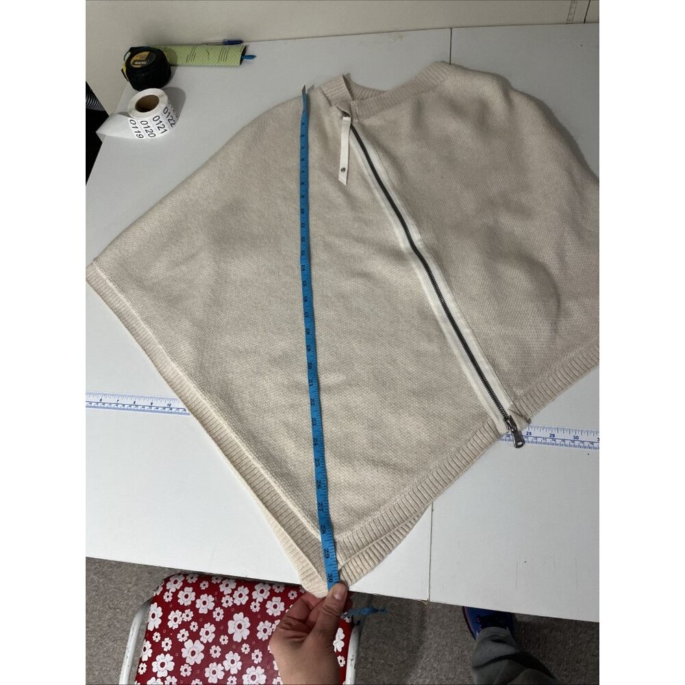 Lululemon On The Go Soft Cream-Coloured Poncho One Size - Picture 10 of 11